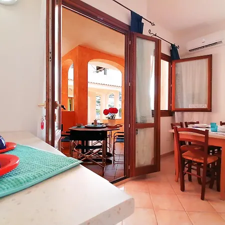 Feriehus Rosy Two-bedroom With Pool