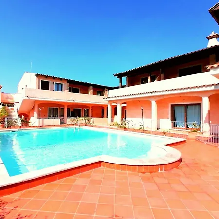 度假居 Rosy Two-bedroom With Pool