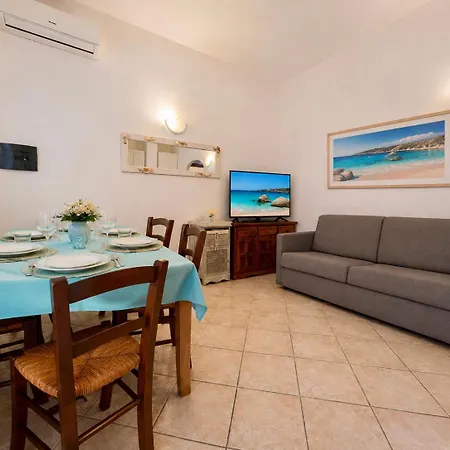 Ferienhaus Rosy Two-bedroom With Pool *
