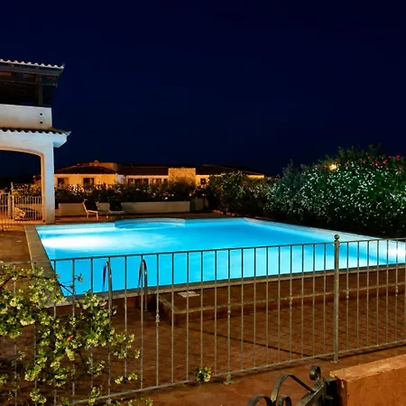 Rosy Two-bedroom With Pool Ferienhaus Porto Cervo