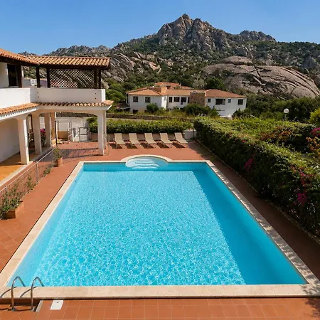 Rosy Two-bedroom With Pool Ferienhaus
